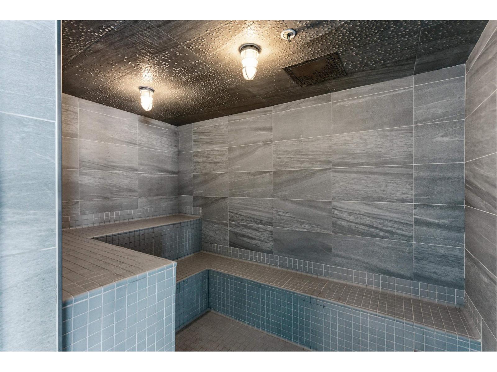 2001 1501 FOSTER STREET, White Rock