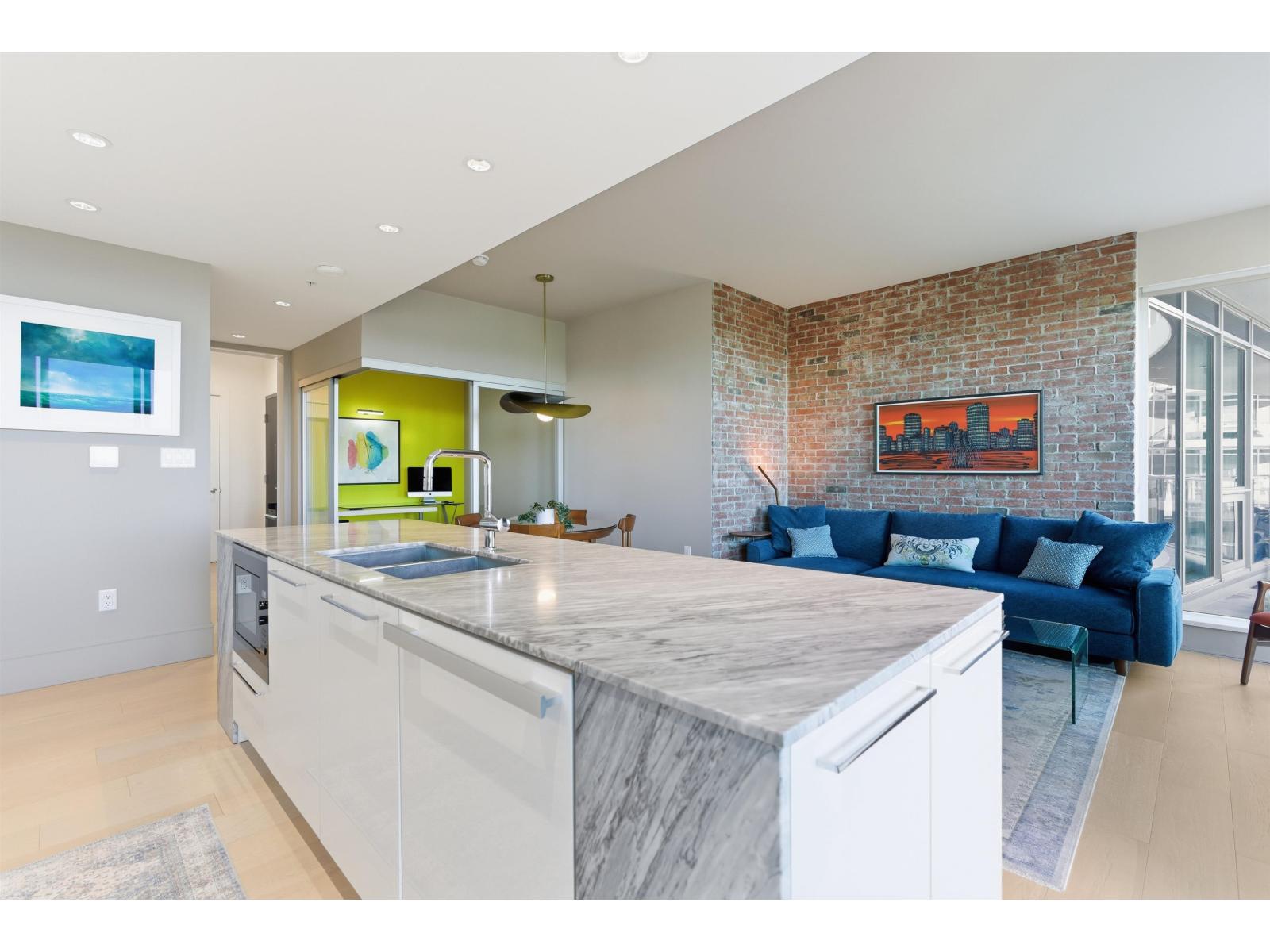 2001 1501 FOSTER STREET, White Rock