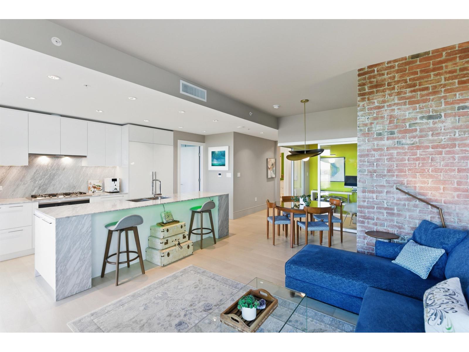 2001 1501 FOSTER STREET, White Rock