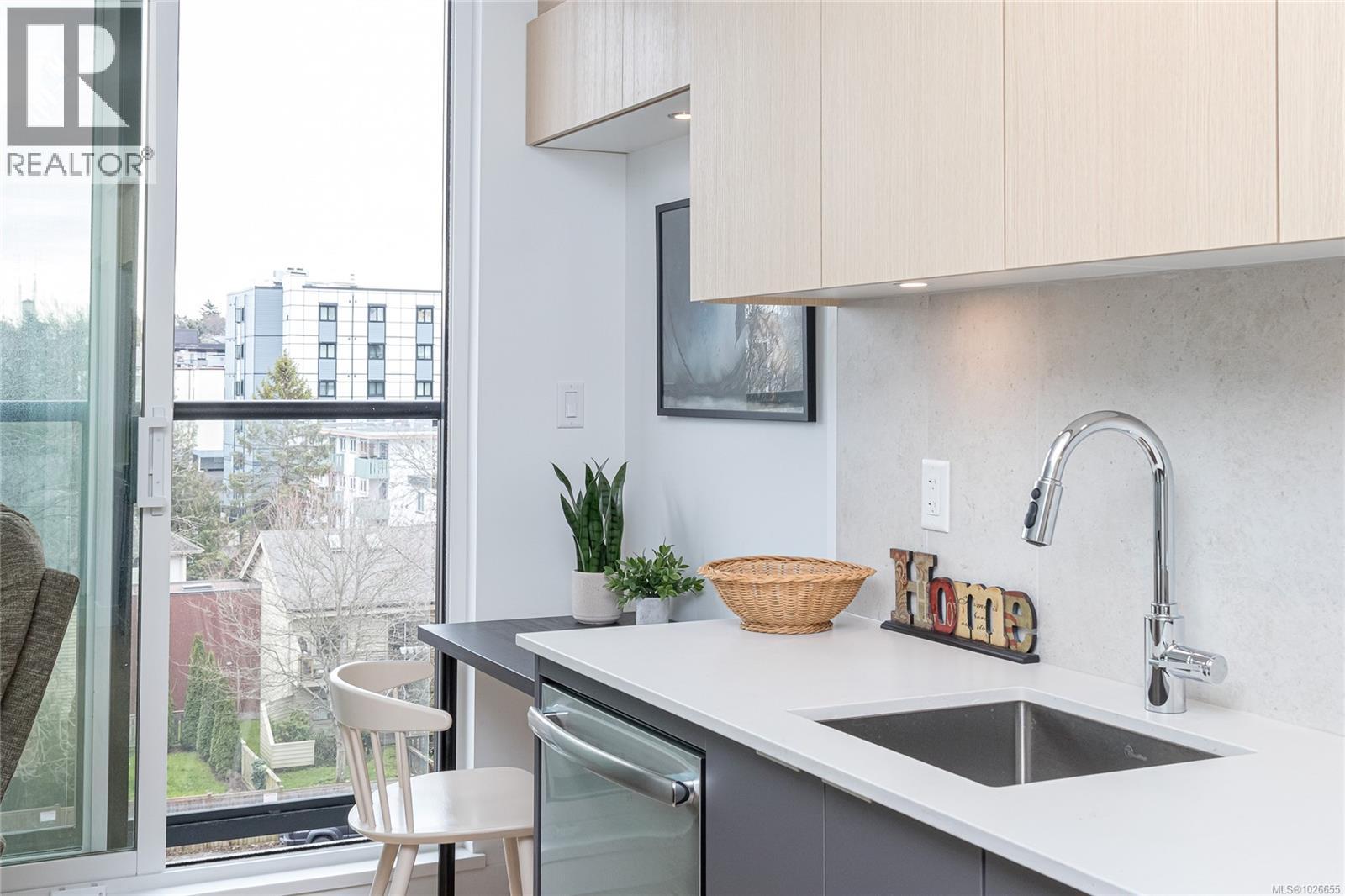 616 1115 Johnson Street, Victoria