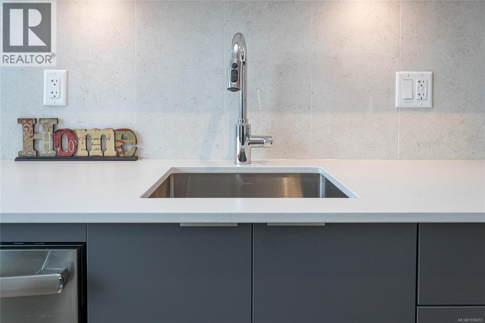 616 1115 Johnson Street, Victoria