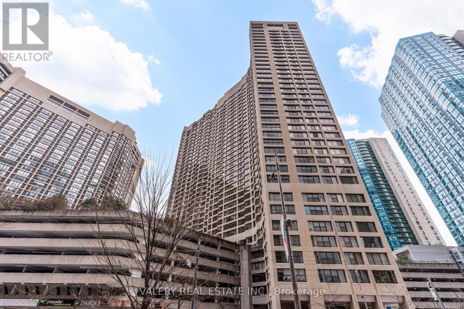 #1913 55 HARBOUR SQUARE - 17