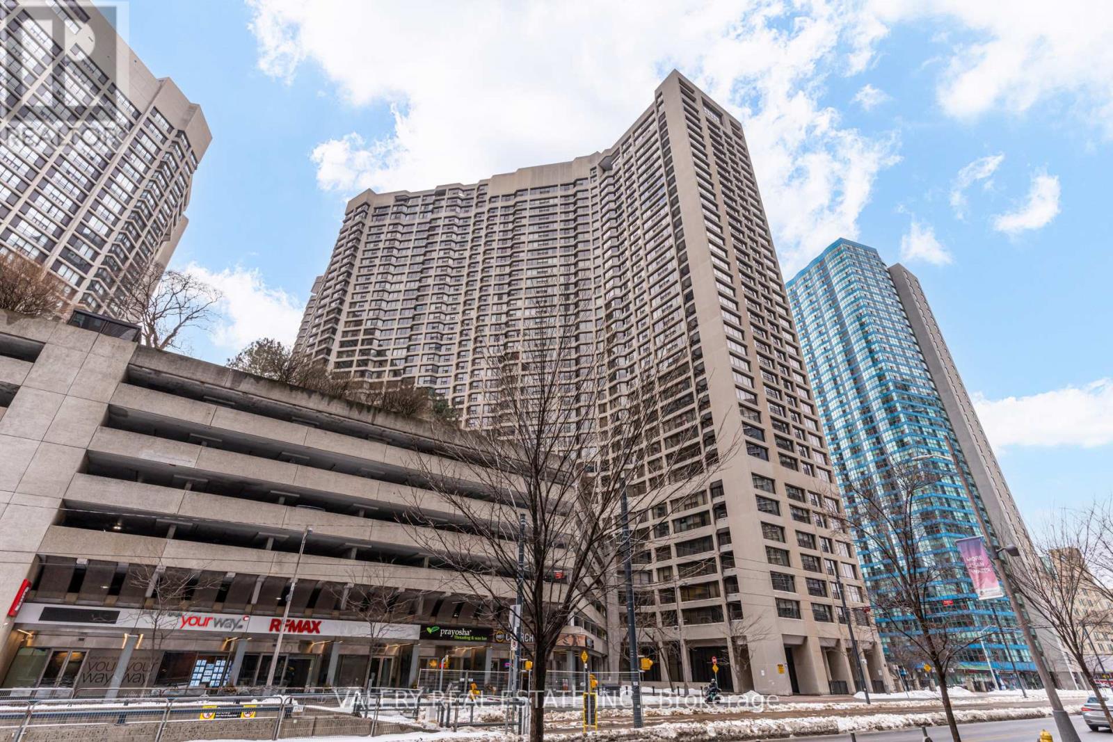 #1913 55 HARBOUR SQUARE - 18