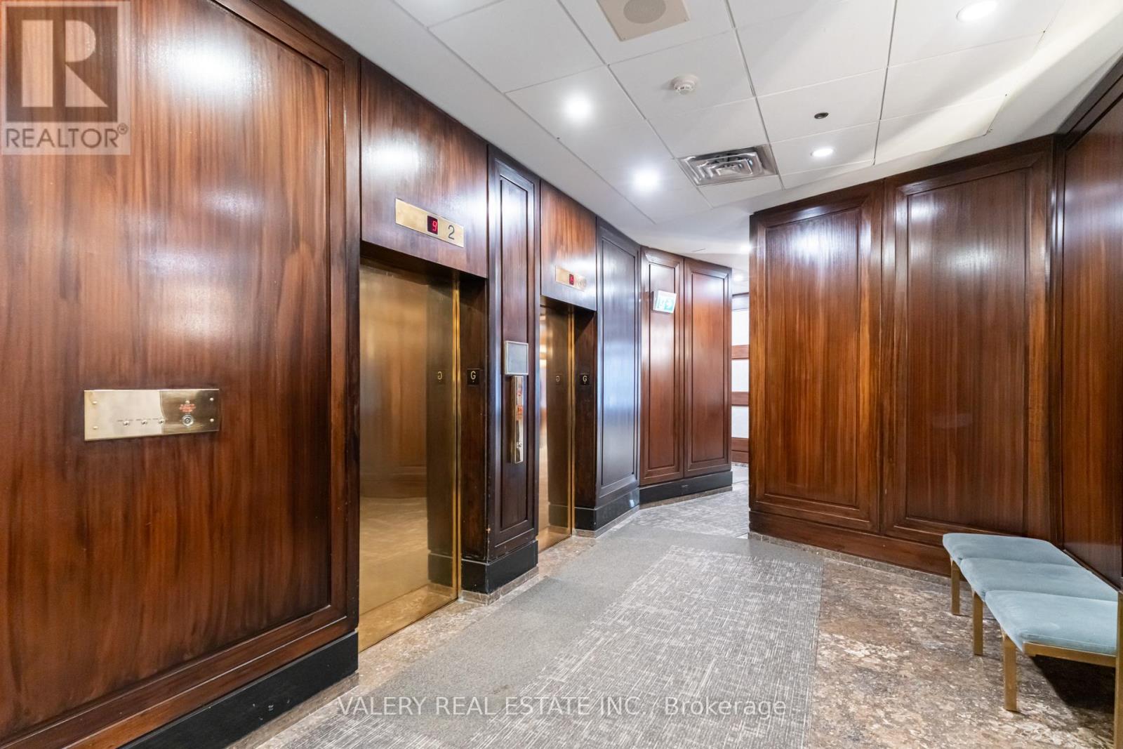 #1913 55 HARBOUR SQUARE - 20