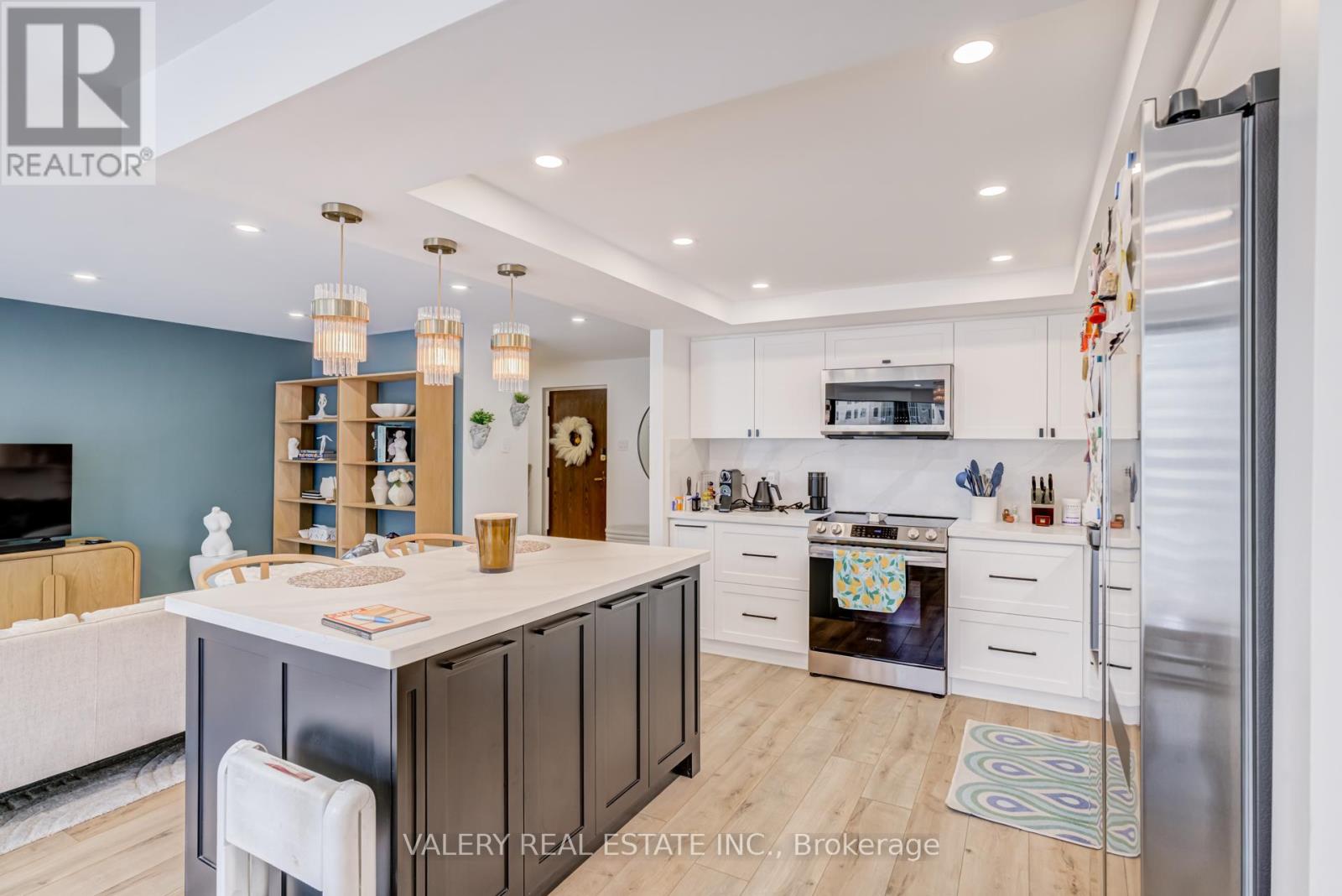 #1913 55 HARBOUR SQUARE - 22