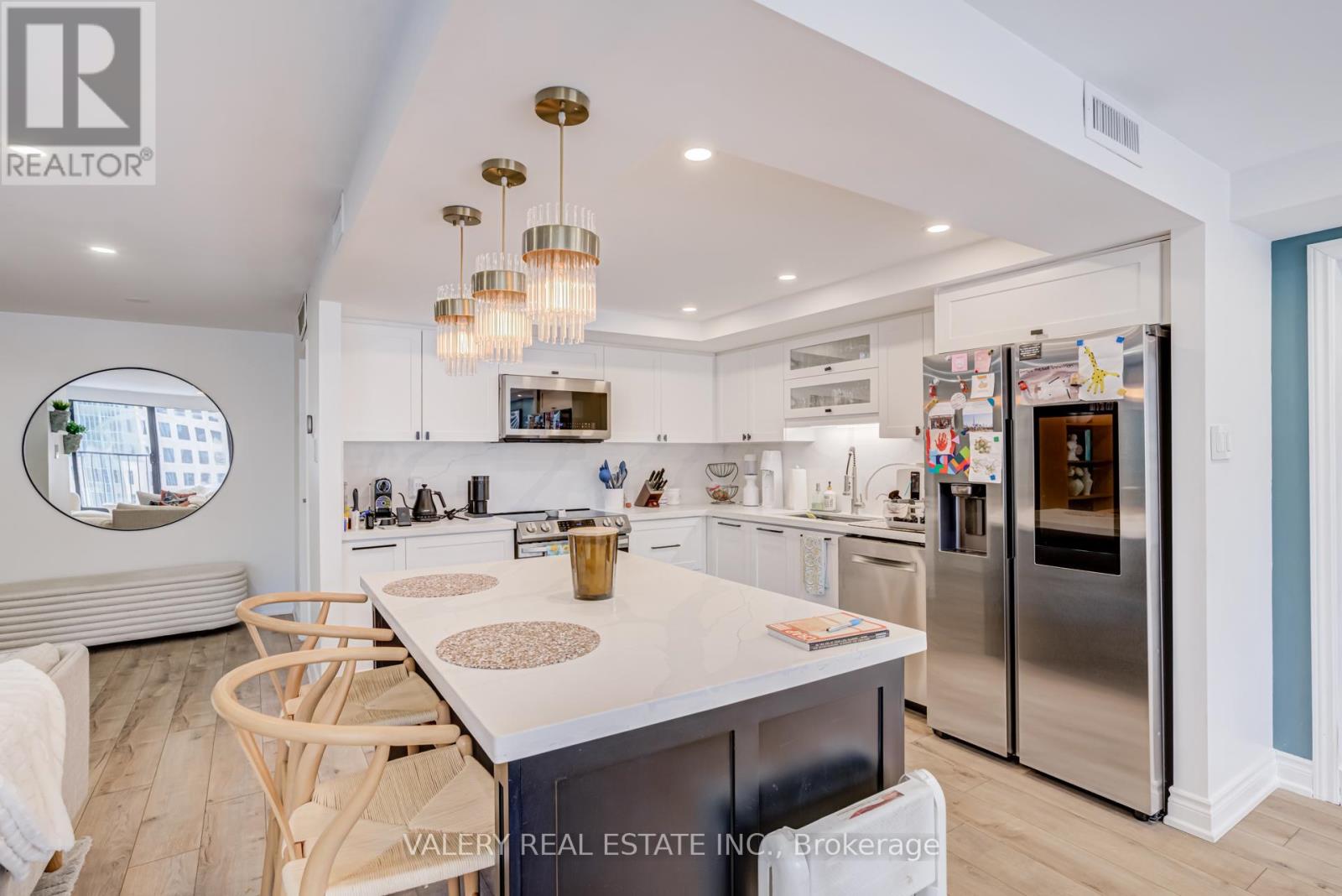 #1913 55 HARBOUR SQUARE - 23