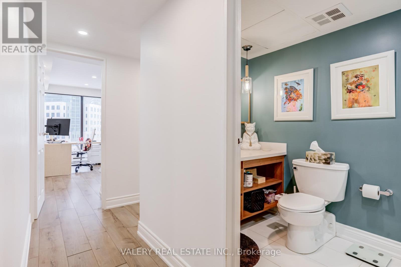 #1913 55 HARBOUR SQUARE - 25