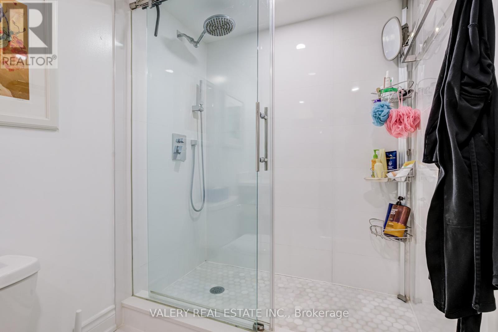 #1913 55 HARBOUR SQUARE - 32