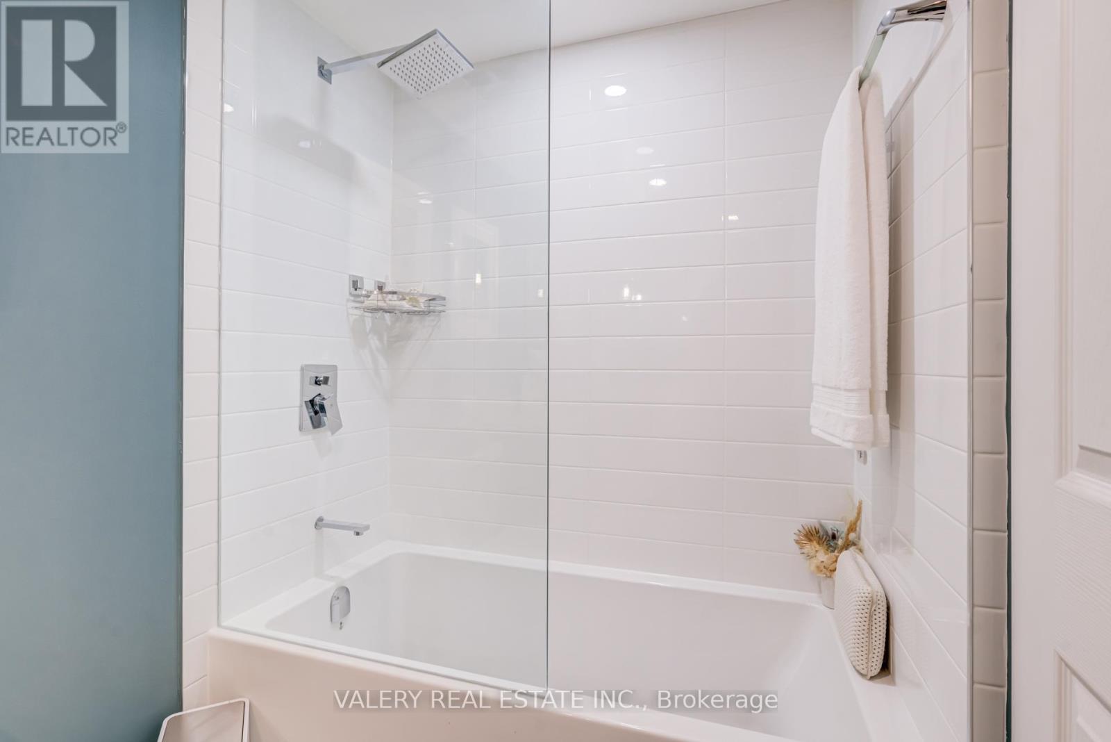 #1913 55 HARBOUR SQUARE - 36
