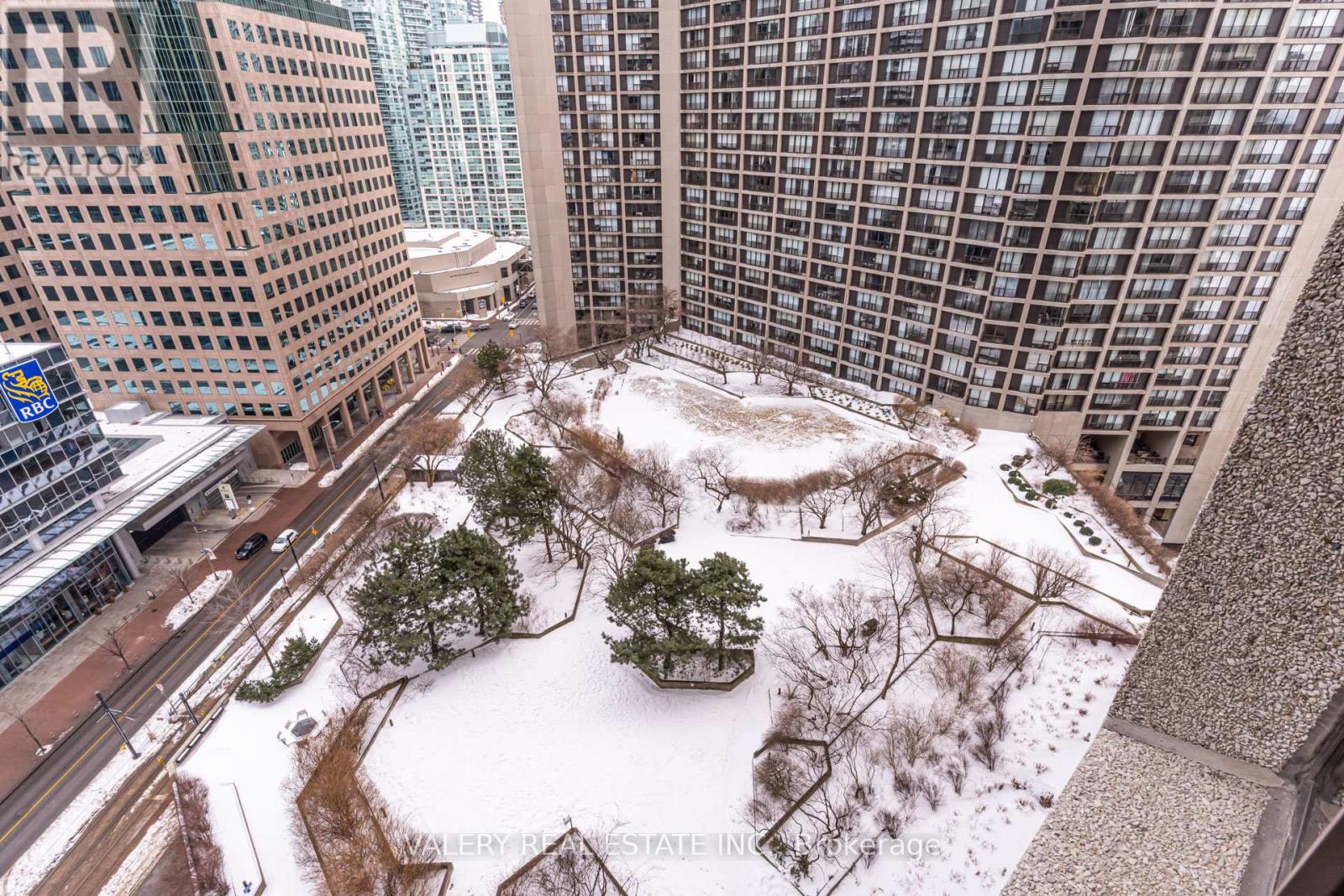 #1913 55 HARBOUR SQUARE - 41