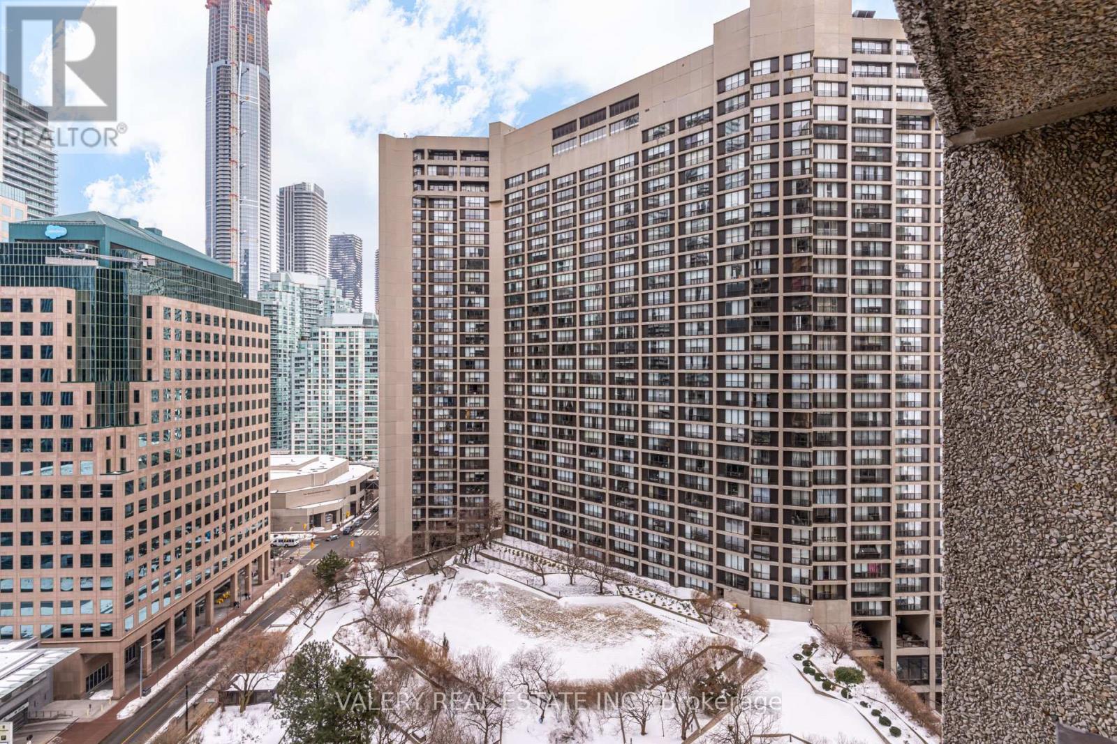 #1913 55 HARBOUR SQUARE - 44