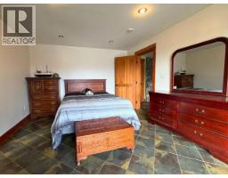 Bedroom - 2870 D'angio Rd, Powell River, BC  Photo 10