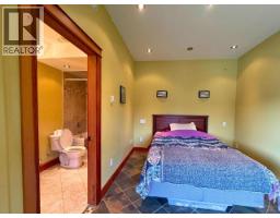 Laundry room - 2870 D'angio Rd, Powell River, BC  Photo 13