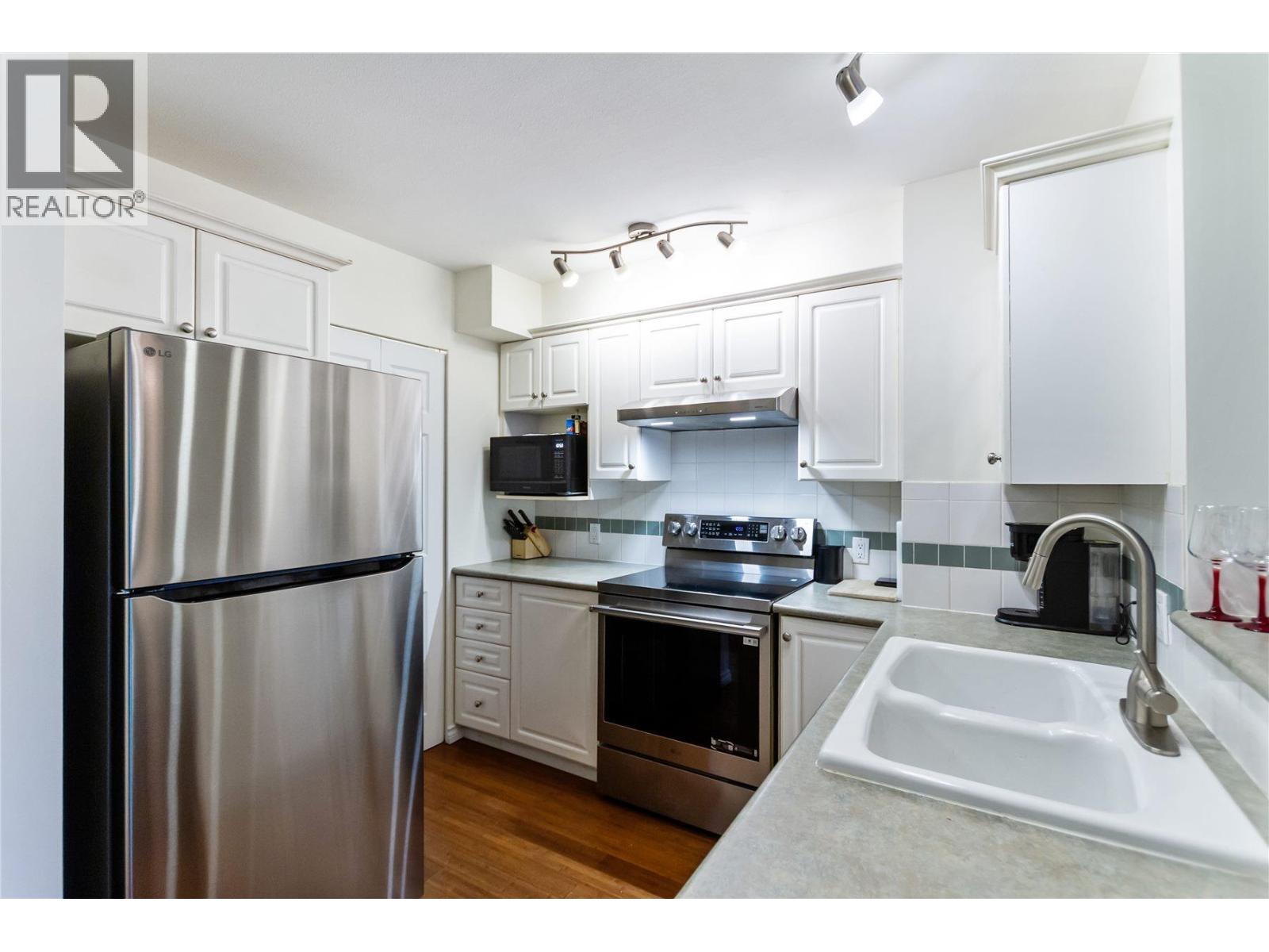 204 155 E 3RD STREET, North Vancouver