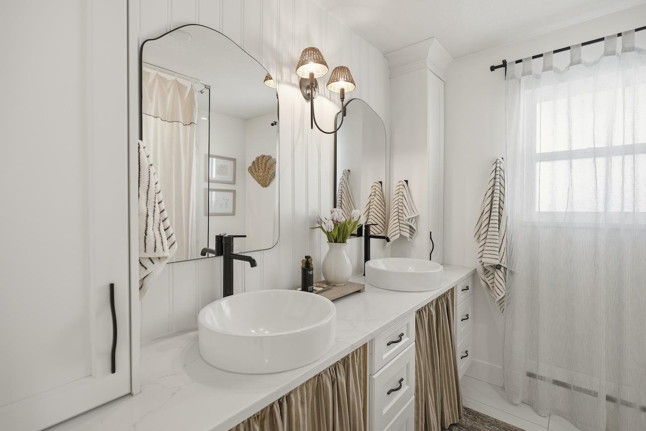 863 LEE STREET, White Rock