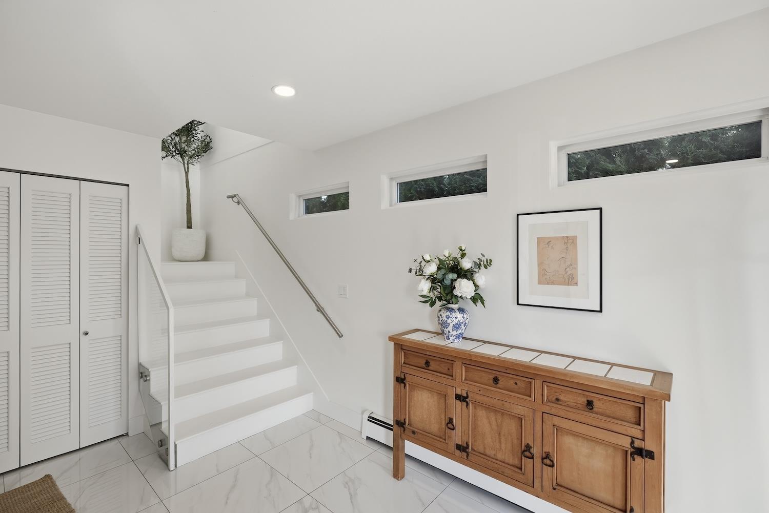 863 LEE STREET, White Rock