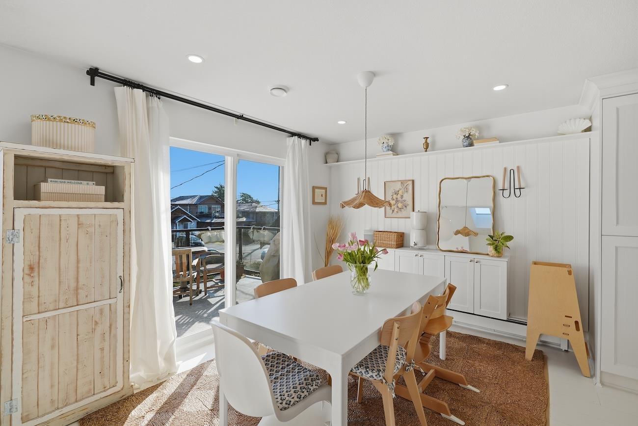 863 LEE STREET, White Rock