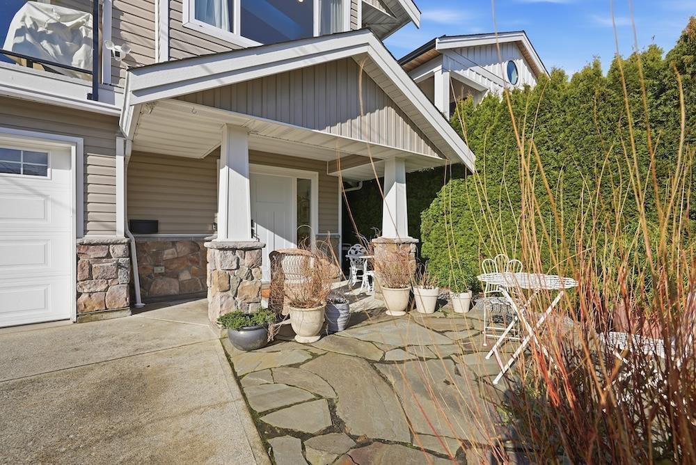 863 LEE STREET, White Rock