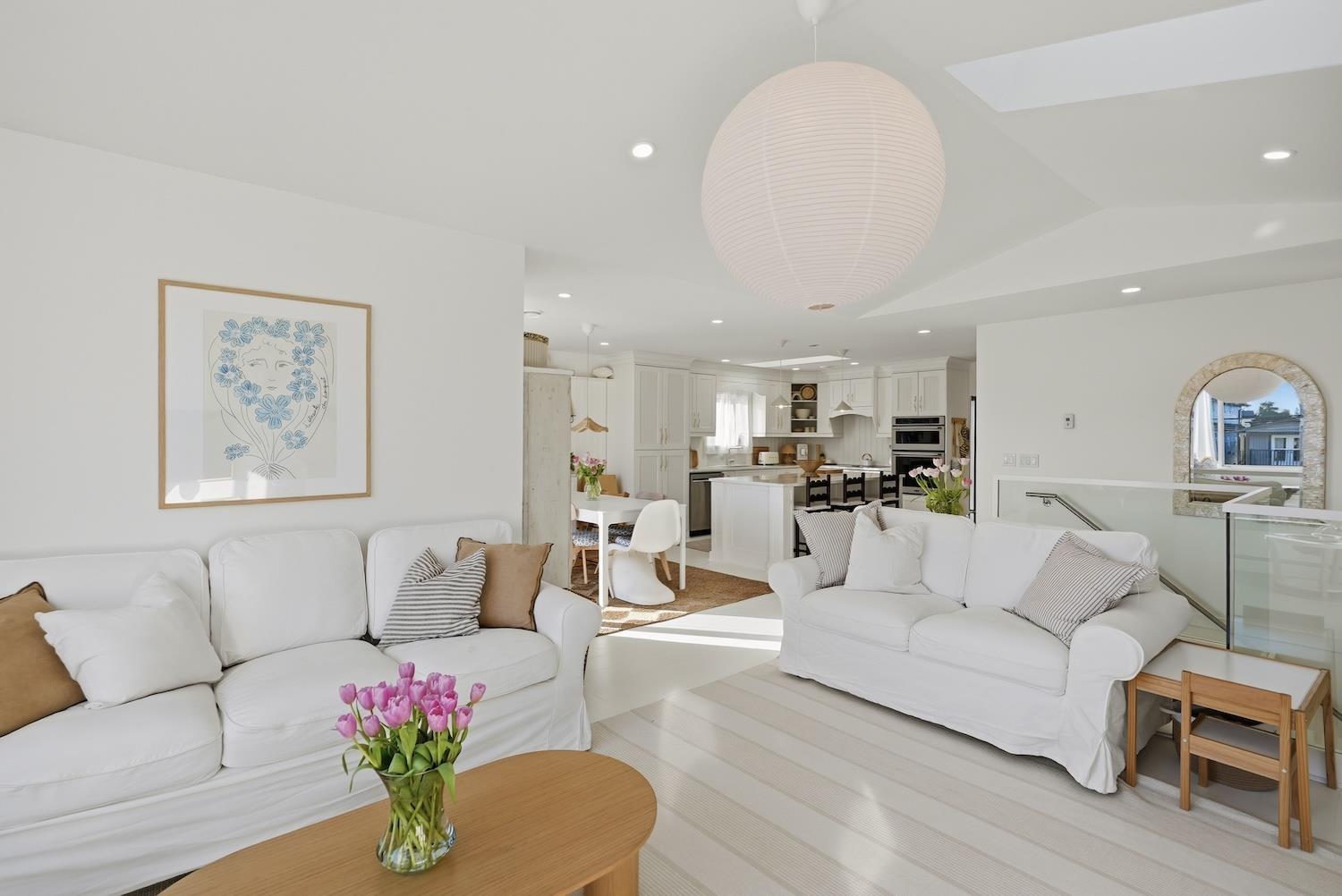 863 LEE STREET, White Rock