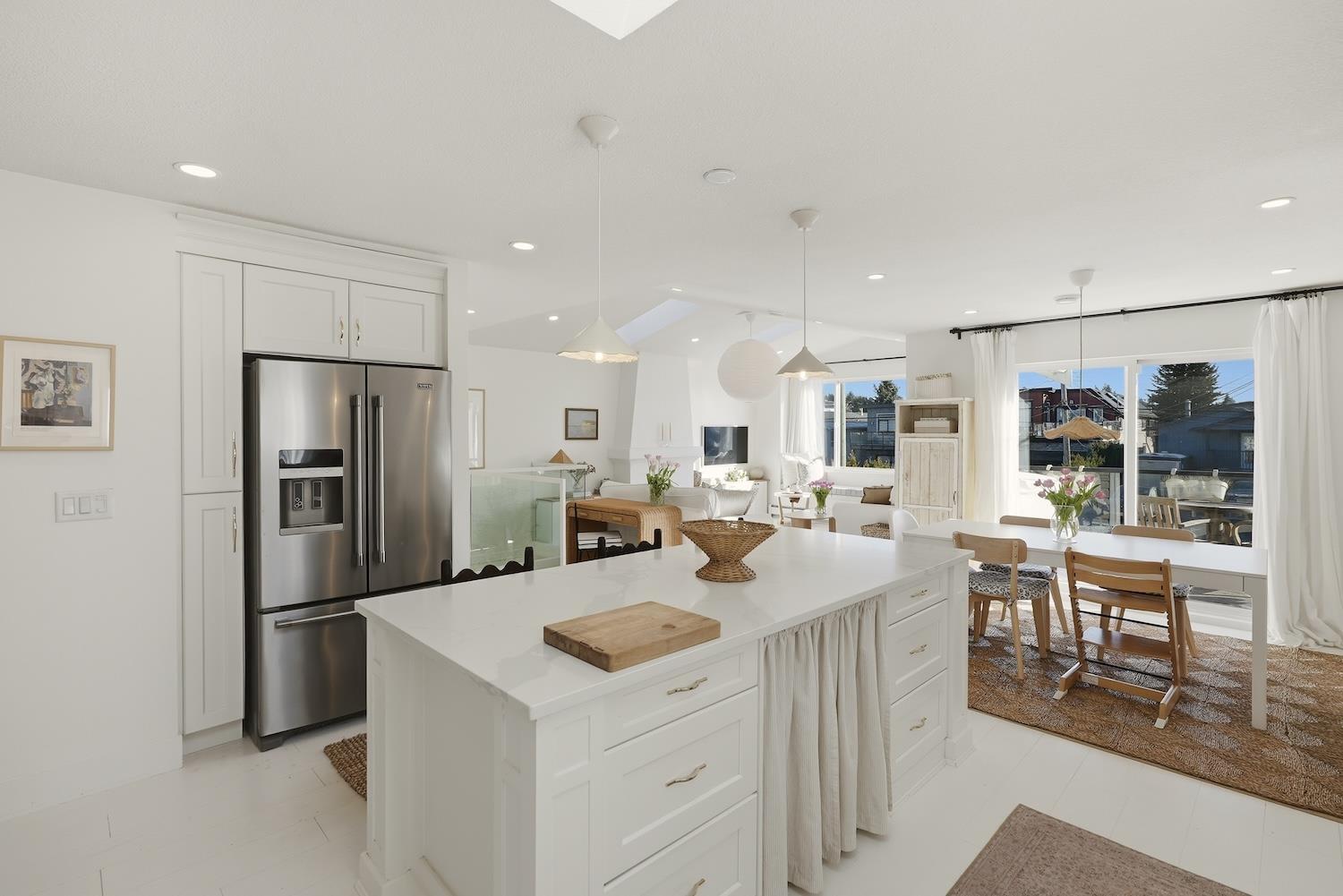 863 LEE STREET, White Rock