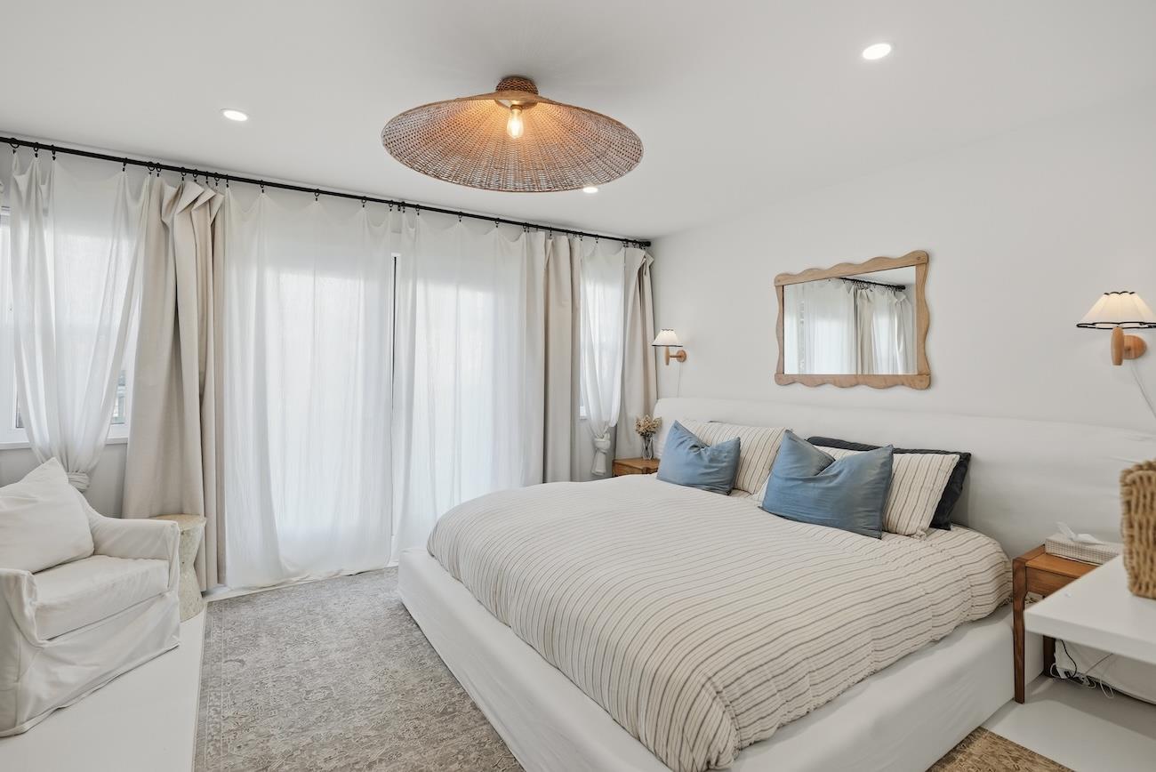 863 LEE STREET, White Rock