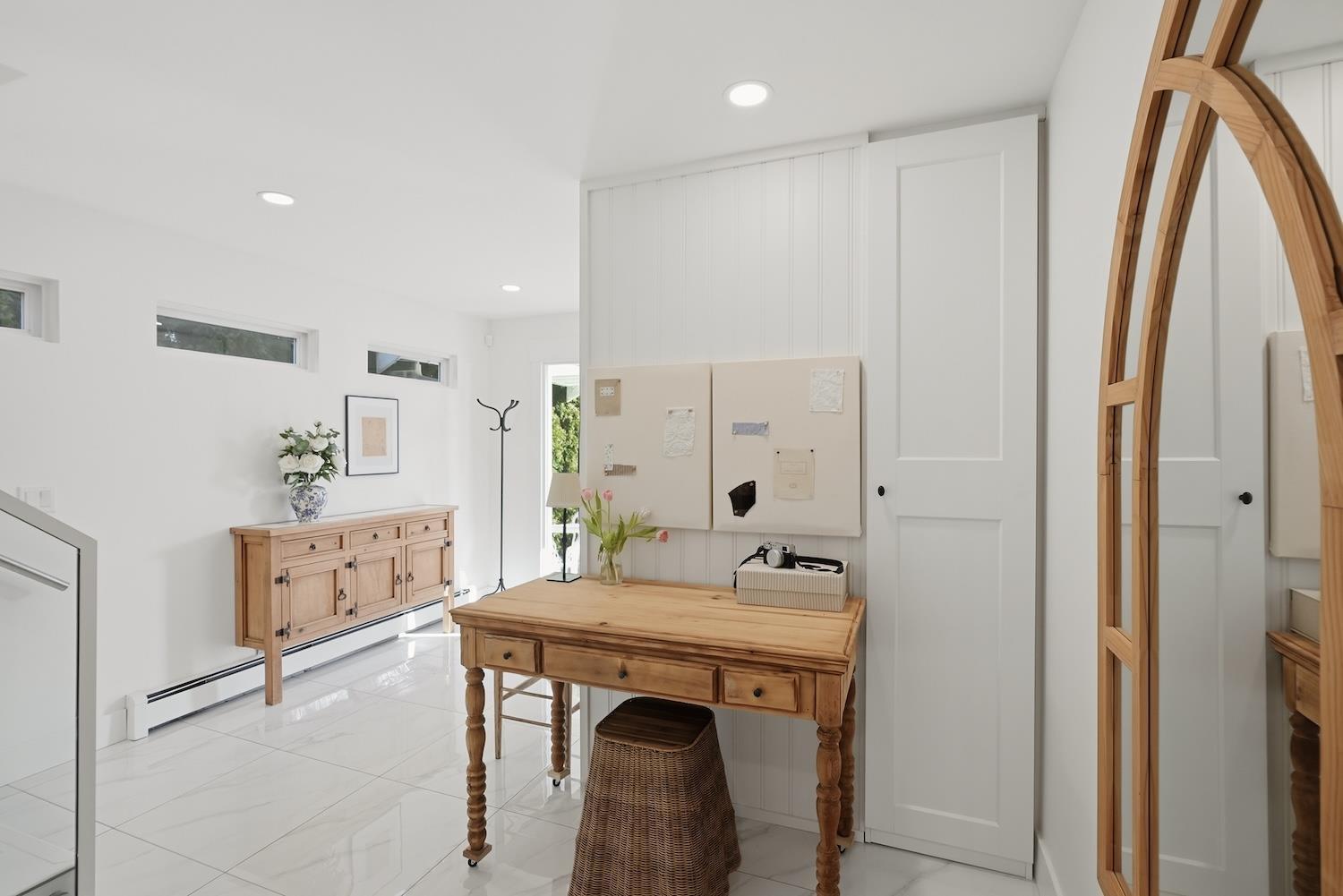 863 LEE STREET, White Rock