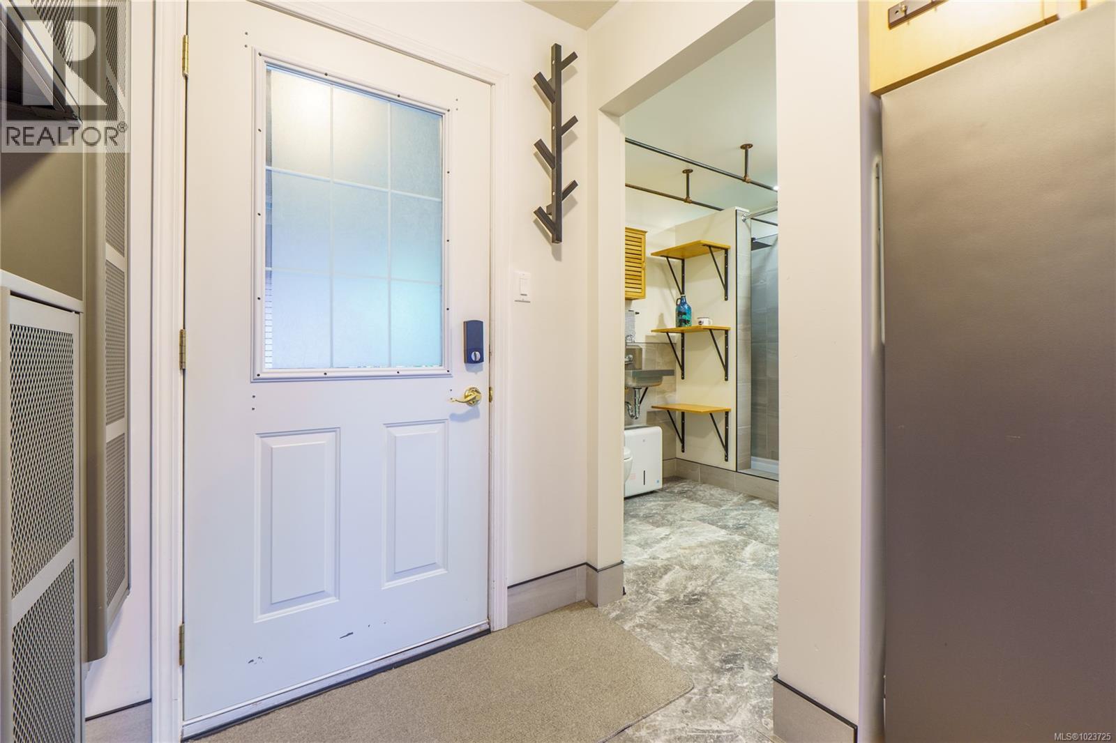 2 1553 Larch Rd, Ucluelet