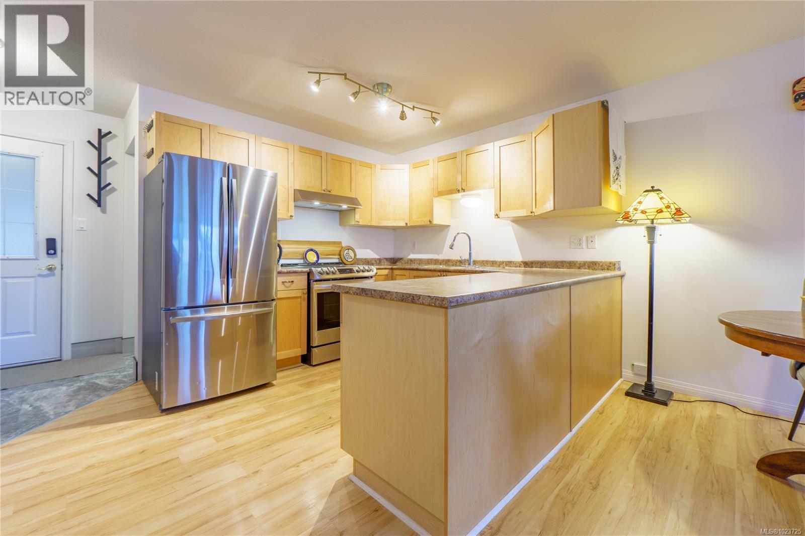 2 1553 Larch Rd, Ucluelet