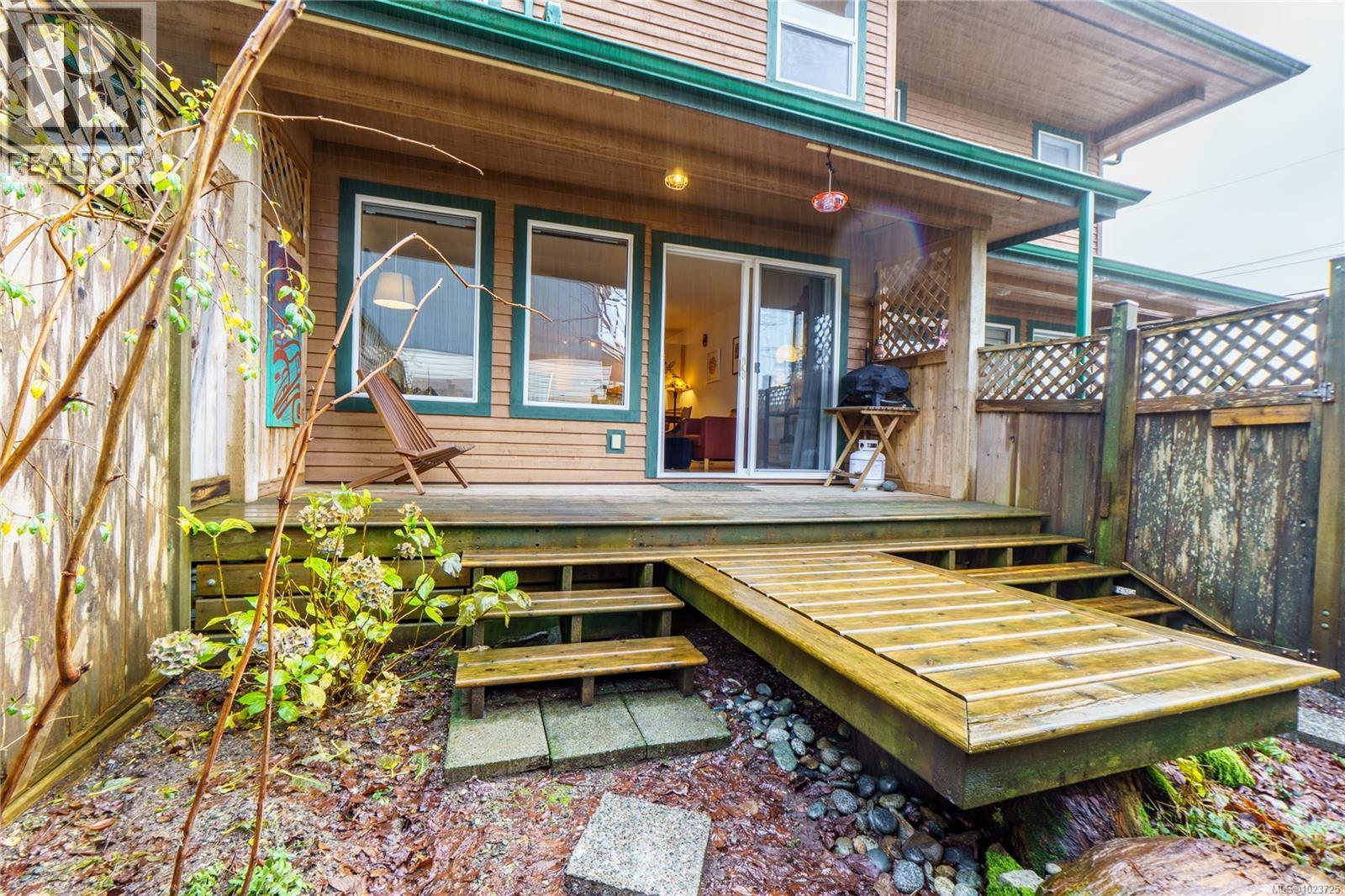 2 1553 Larch Rd, Ucluelet