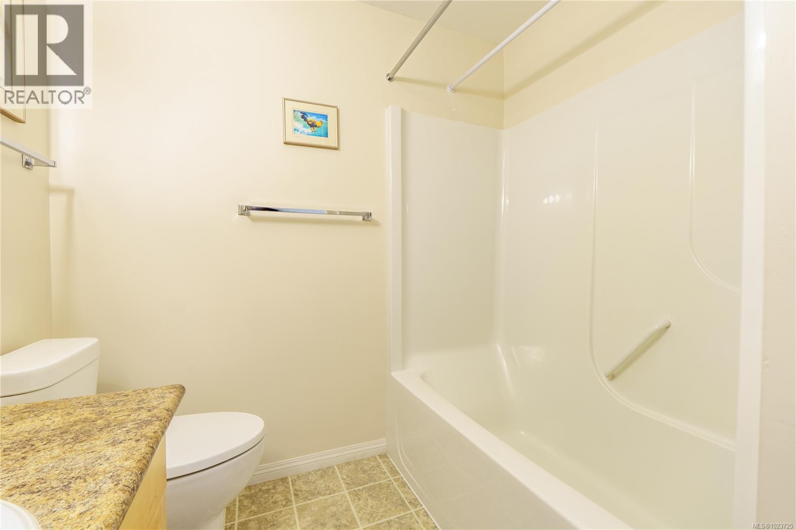 2 1553 Larch Rd, Ucluelet