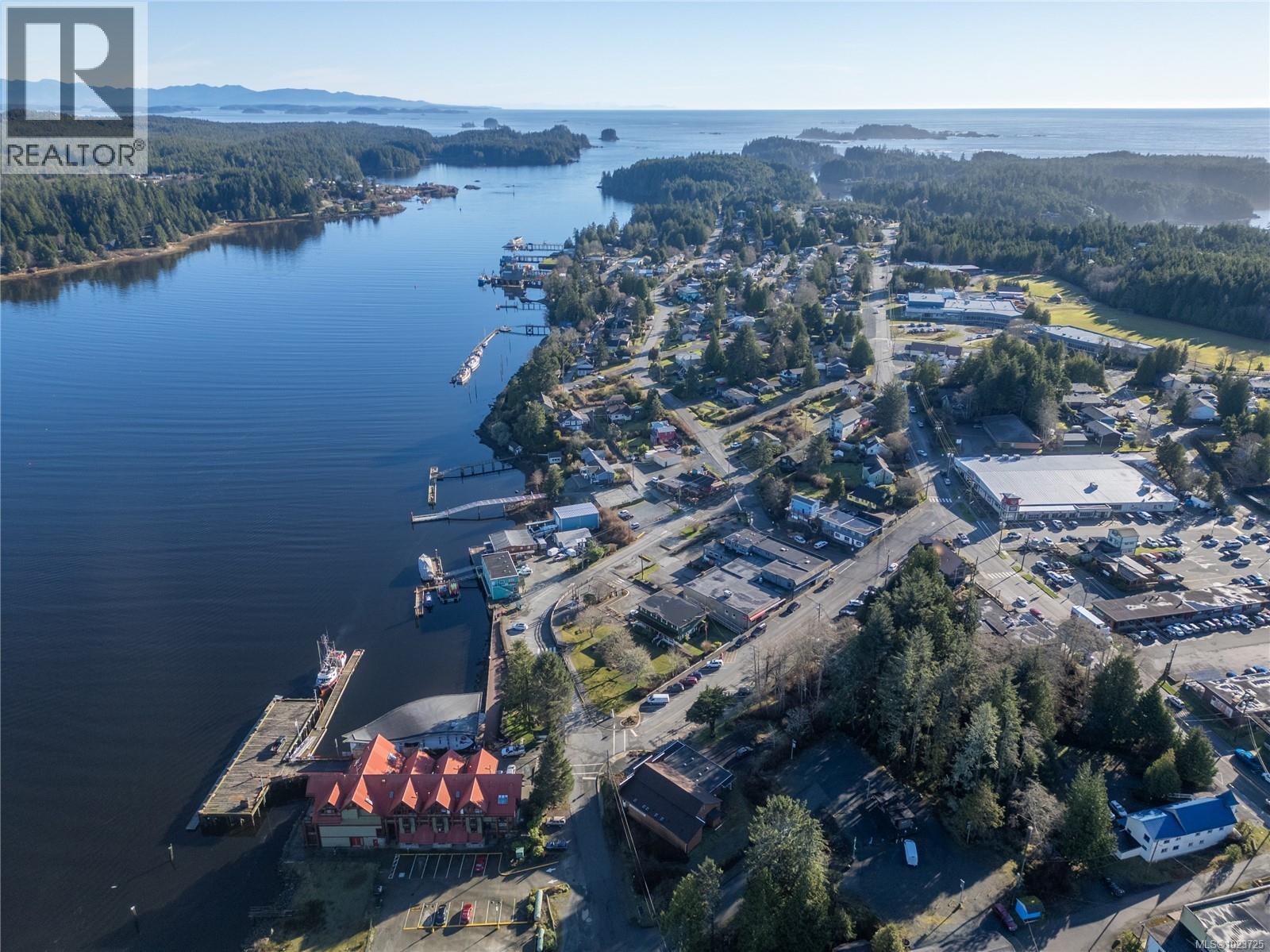 2 1553 Larch Rd, Ucluelet