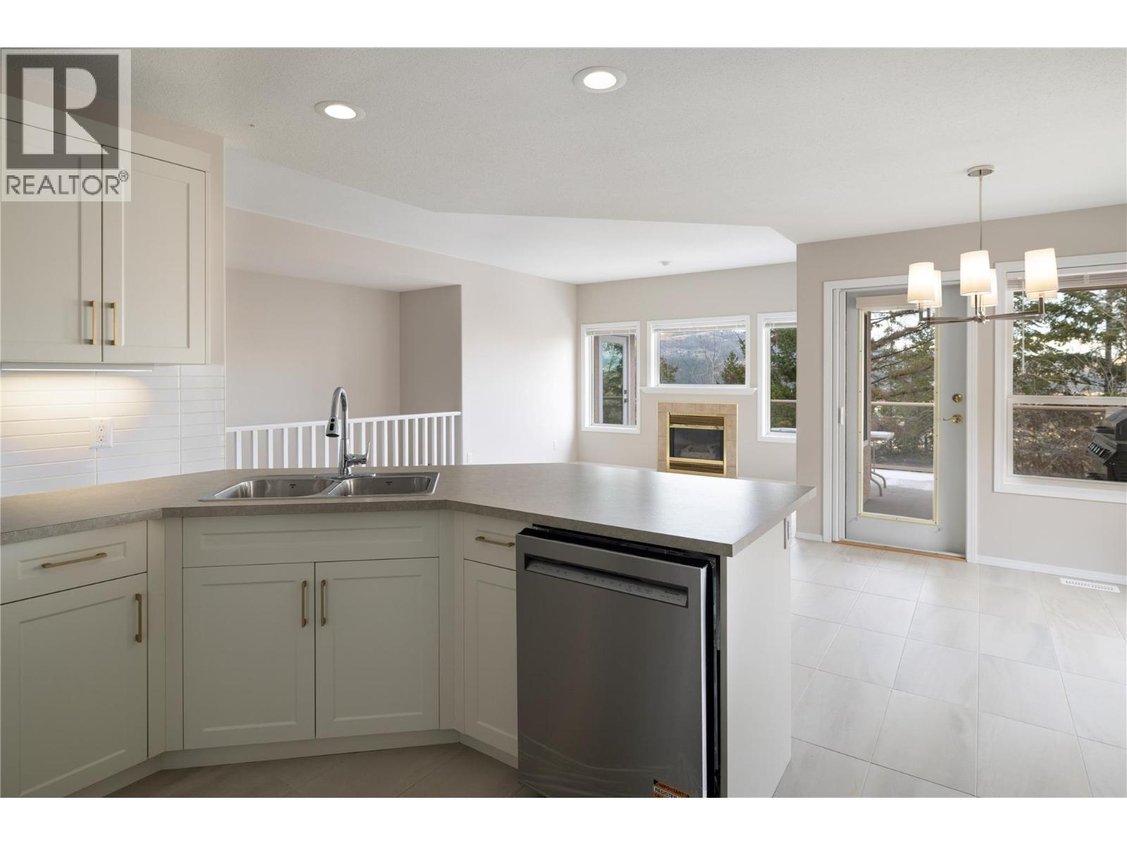 14 2300 Silver Place, Kelowna