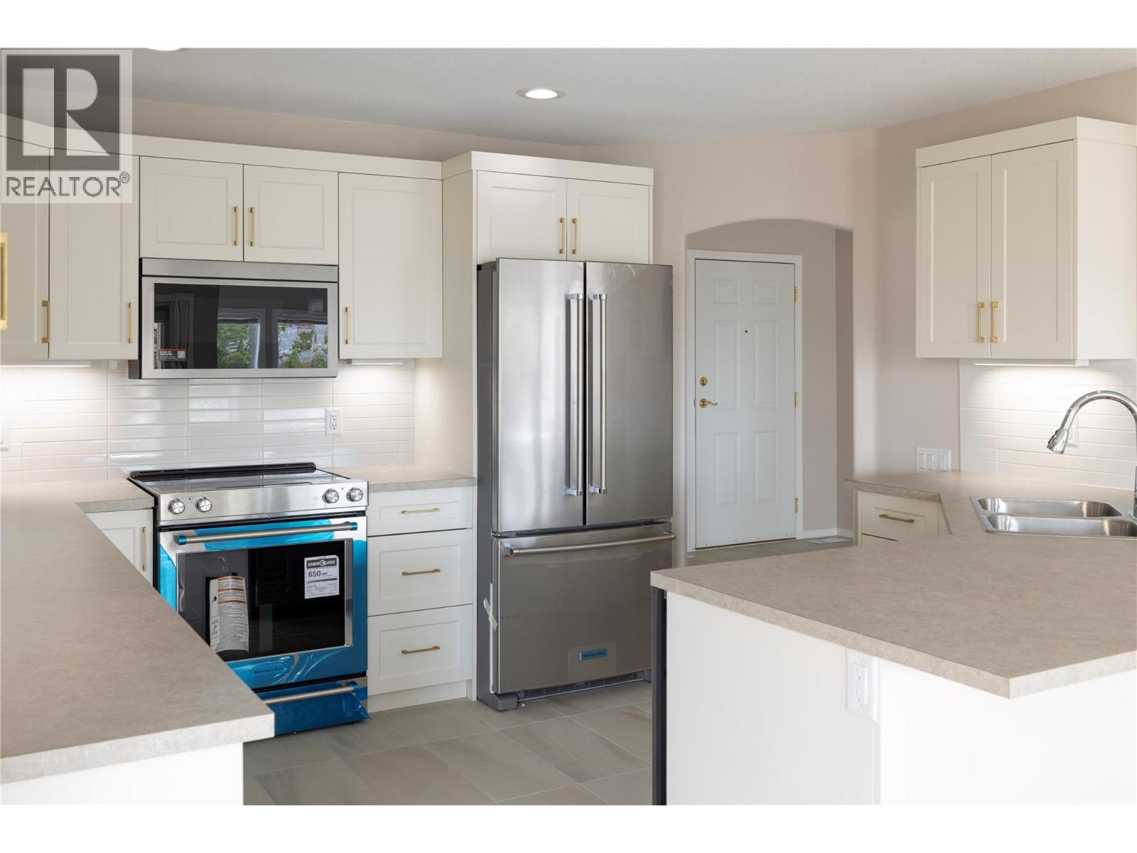 14 2300 Silver Place, Kelowna