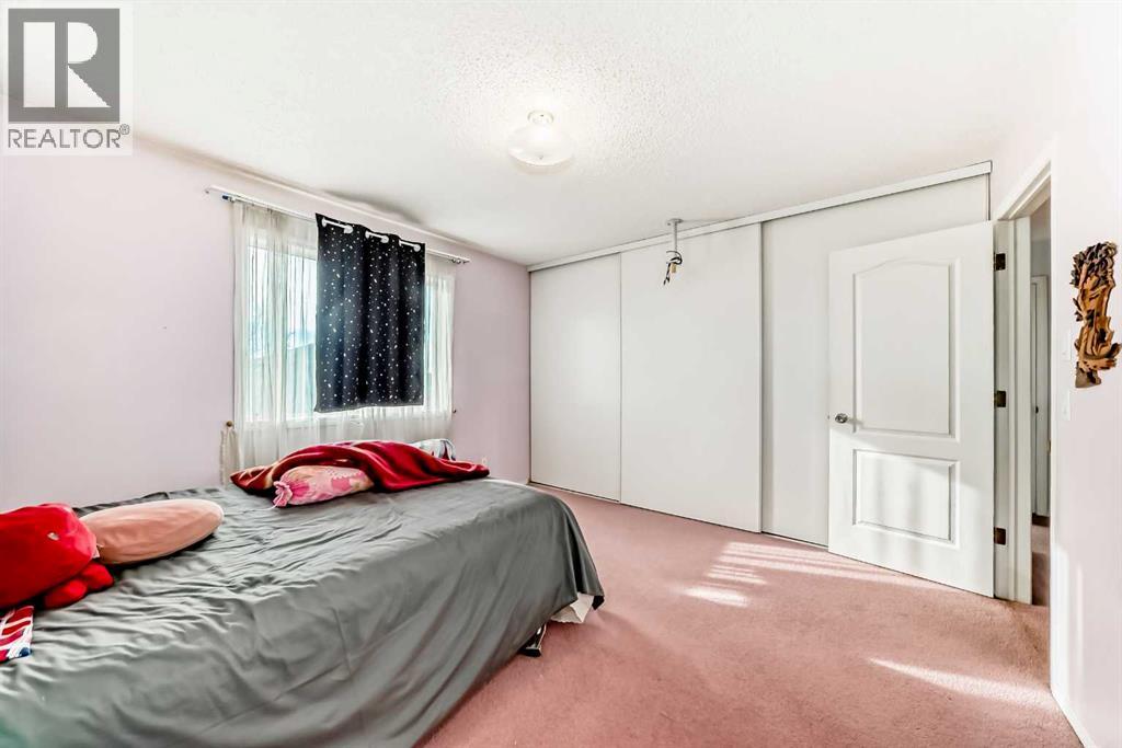 Single Family House for Sale in  Appleglen Park SE Applewood Park Calgary 