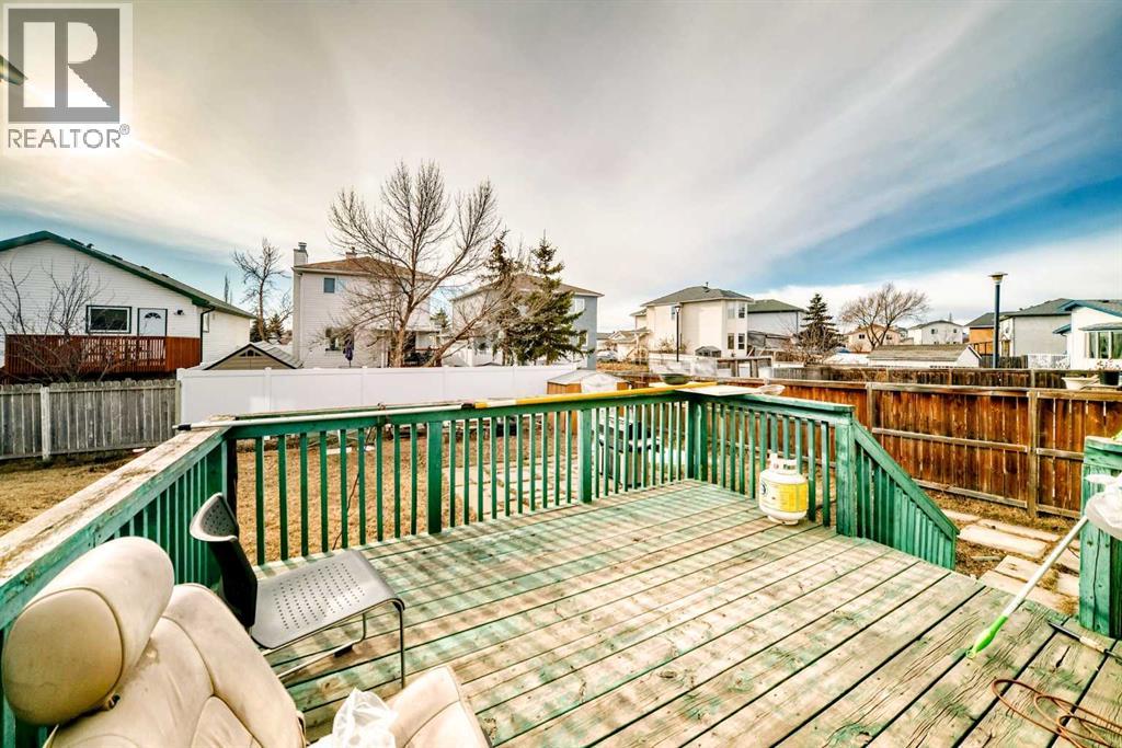 Single Family House for Sale in  Appleglen Park SE Applewood Park Calgary 