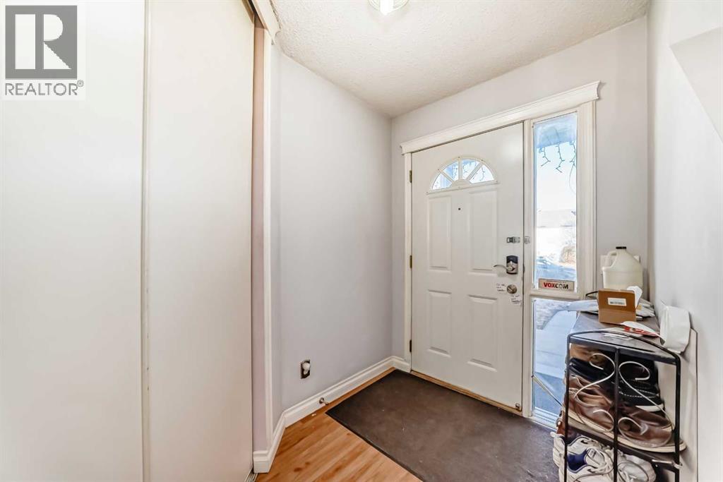 Single Family House for Sale in  Appleglen Park SE Applewood Park Calgary 