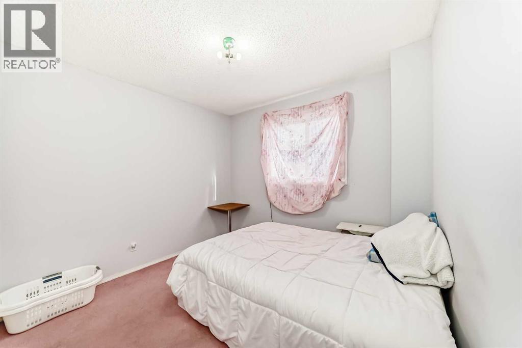 Single Family House for Sale in  Appleglen Park SE Applewood Park Calgary 