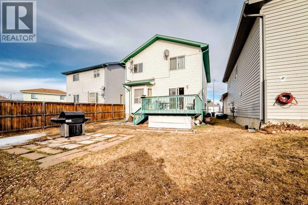 Single Family House for Sale in  Appleglen Park SE Applewood Park Calgary 
