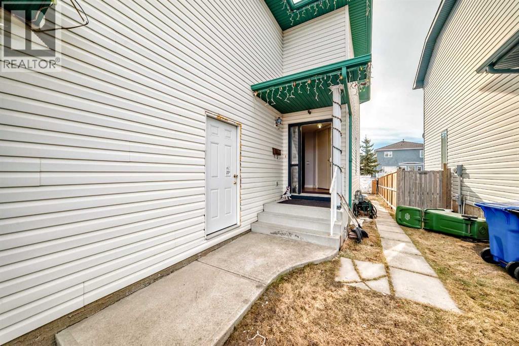 Single Family House for Sale in  Appleglen Park SE Applewood Park Calgary 