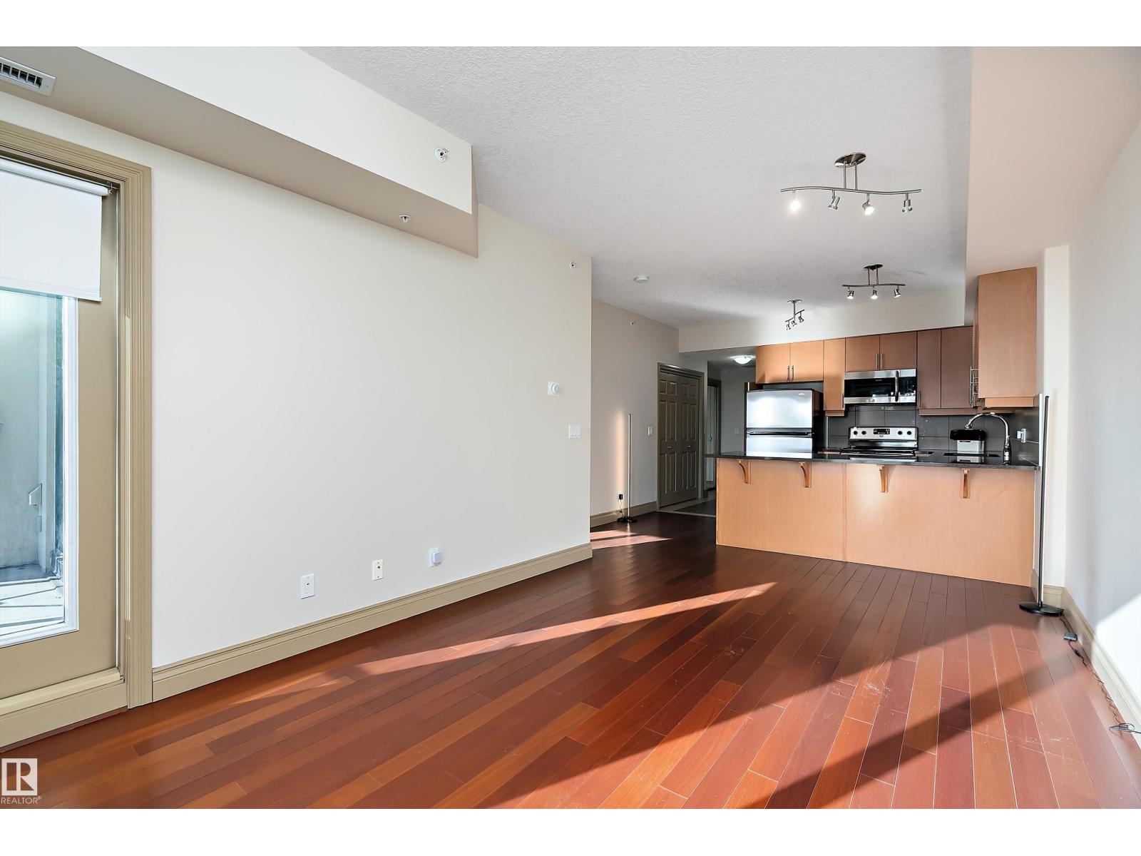 #1004 10303 111 ST NW - 16