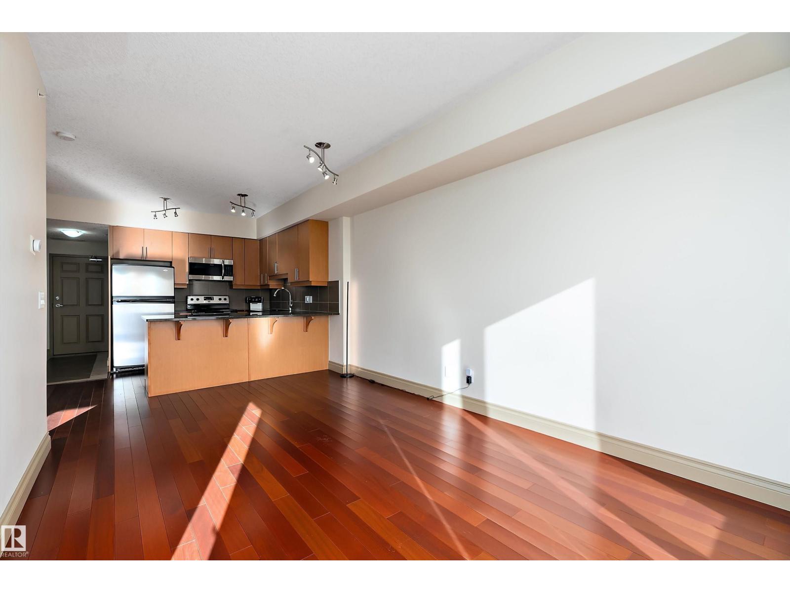 #1004 10303 111 ST NW - 17