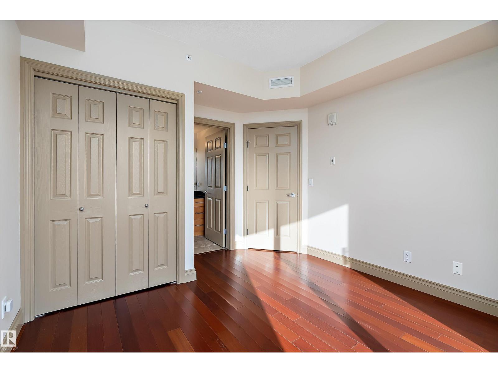 #1004 10303 111 ST NW - 21