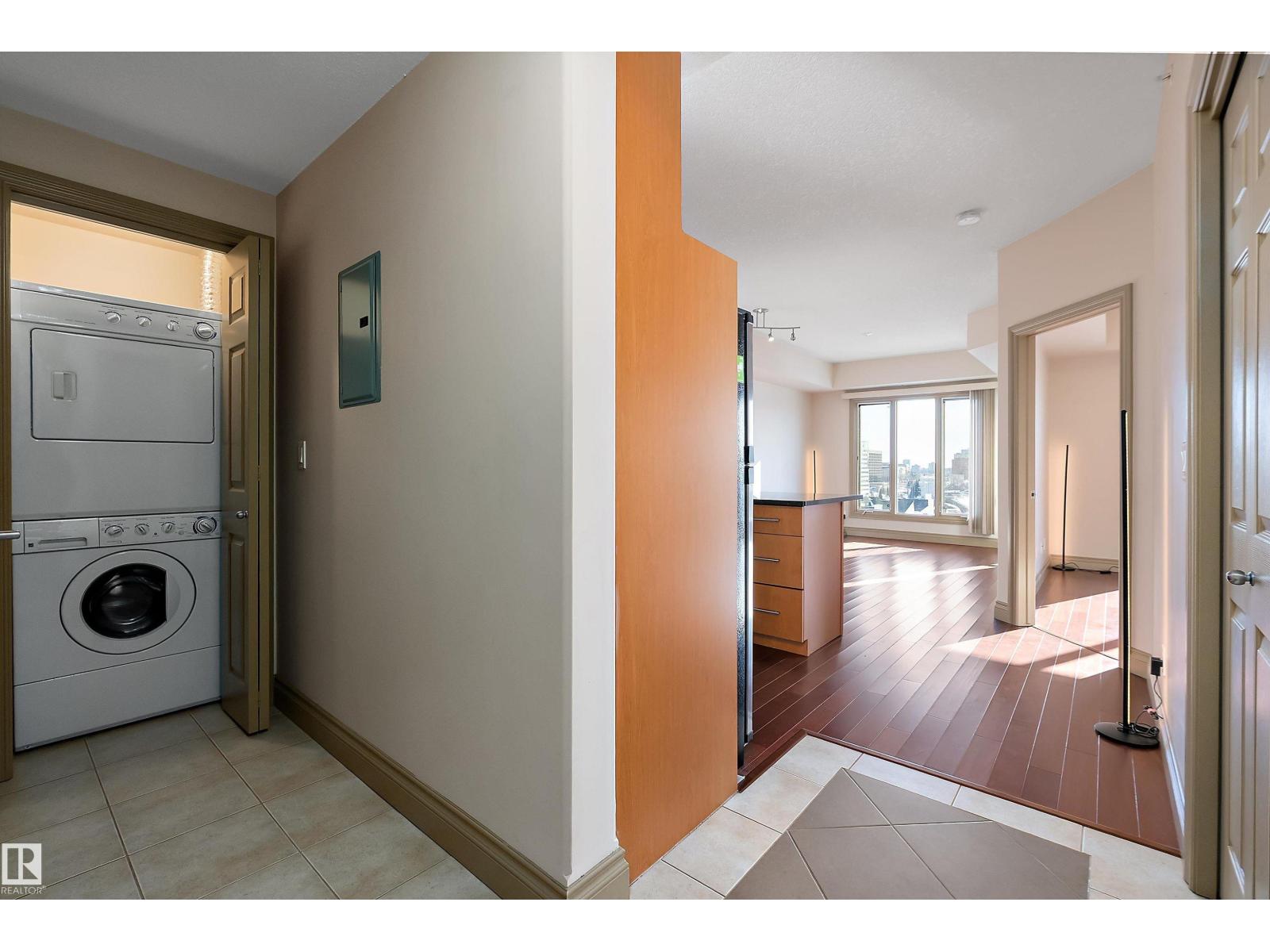 #1004 10303 111 ST NW - 4