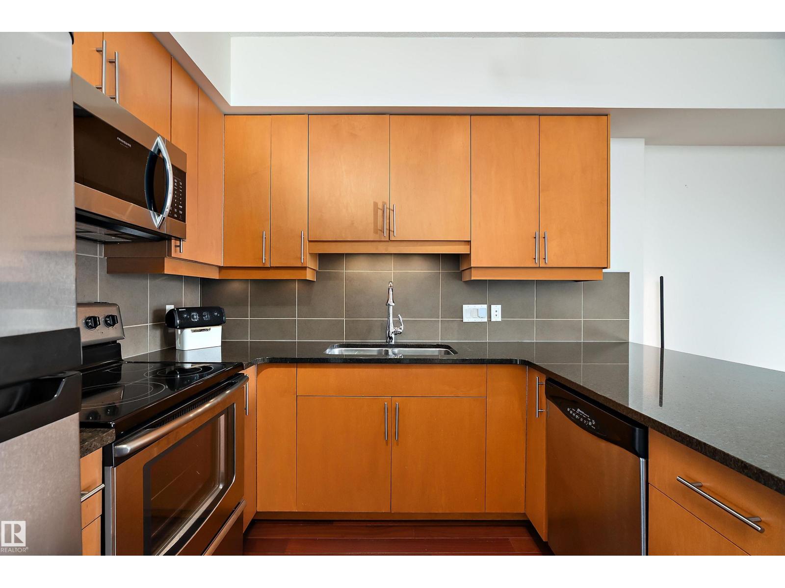 #1004 10303 111 ST NW - 7