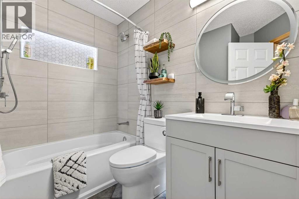 Single Family House for Sale in  Somerset Crescent SW Somerset Calgary 