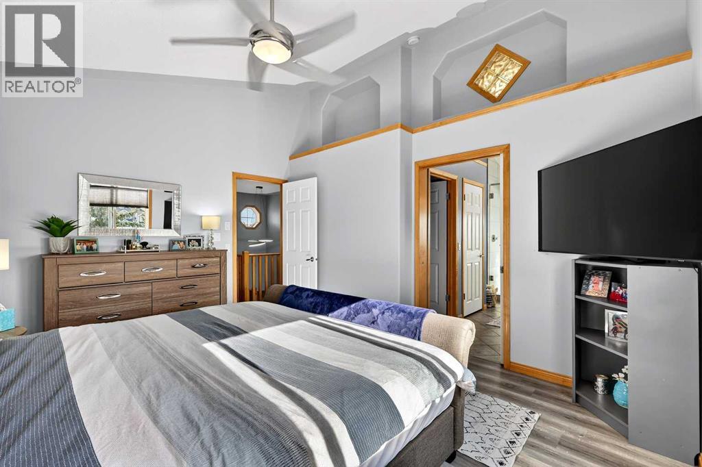 Single Family House for Sale in  Somerset Crescent SW Somerset Calgary 