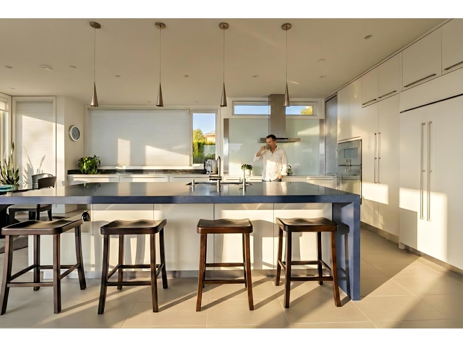 14501 MARINE DRIVE, White Rock