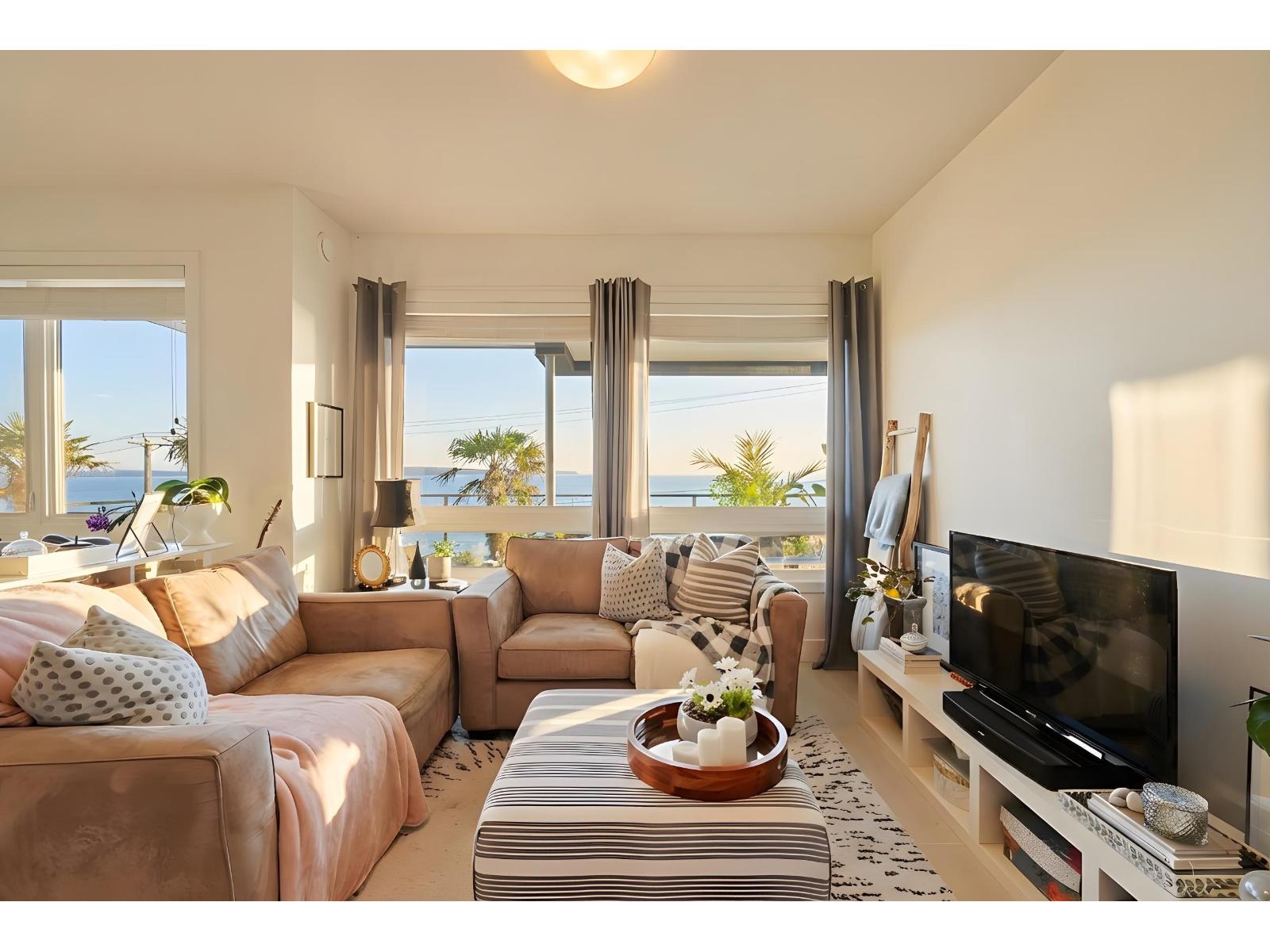 14501 MARINE DRIVE, White Rock