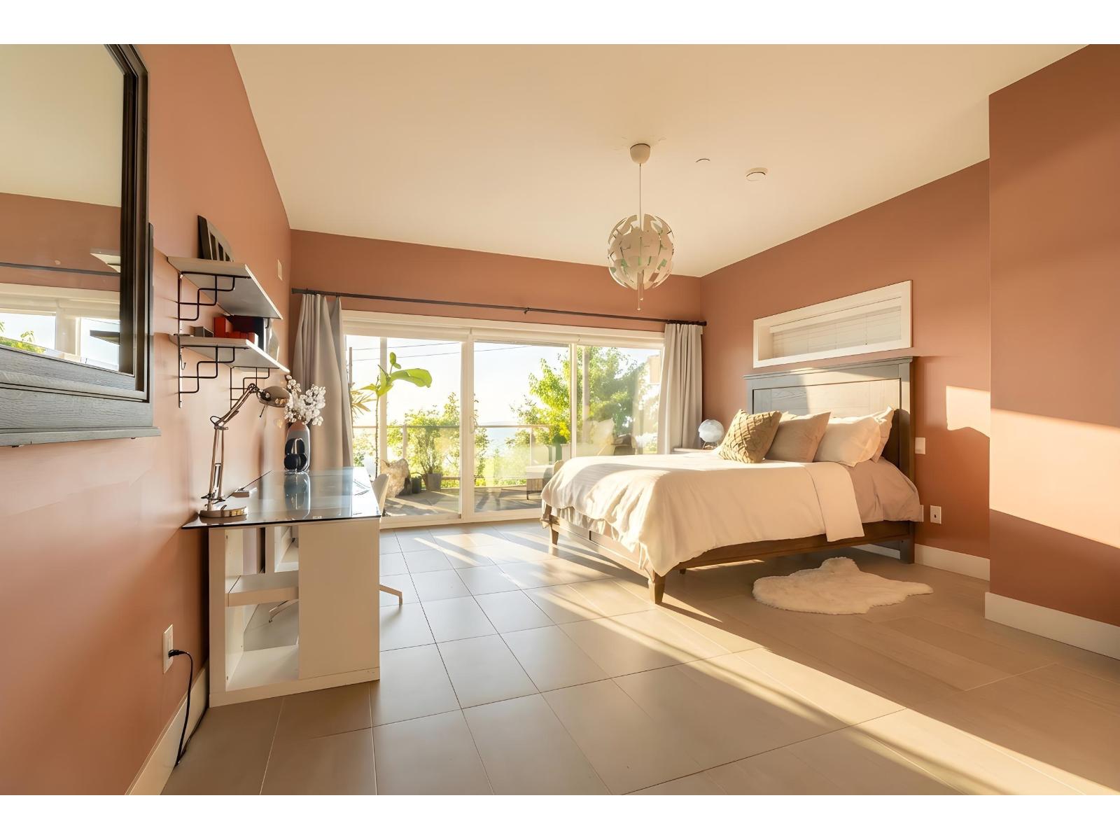 14501 MARINE DRIVE, White Rock