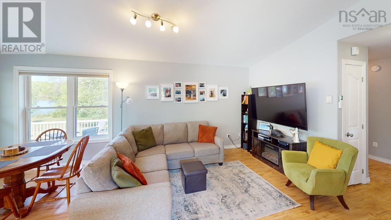 Property 4 of 14 of 13791 Nova Scotia Trunk 7